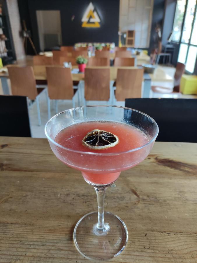 Leonidaion Guesthouse Ancient Olympia Exteriör bild A Clover Club cocktail