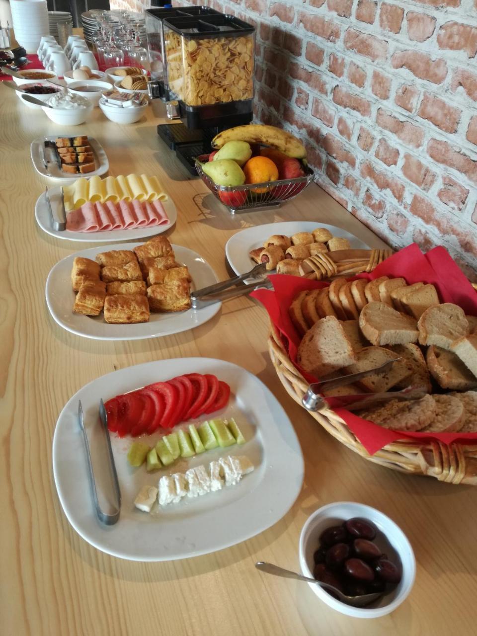 Leonidaion Guesthouse Ancient Olympia Exteriör bild A typical Bulgarian breakfast